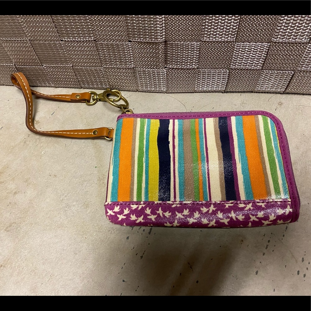 Fossil Wristlet- Good Condition! - image 2